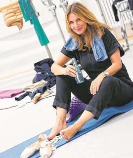 Kim Fisher feet photo thumbnail