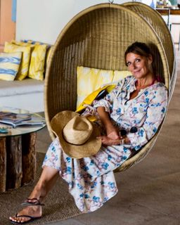 Kim Fisher feet photo thumbnail