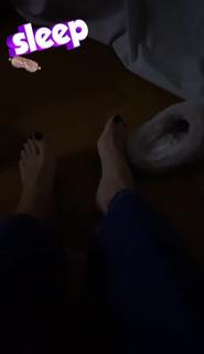 Kim Fisher feet photo thumbnail