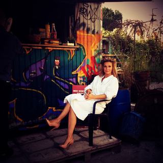 Kim Fisher feet photo thumbnail