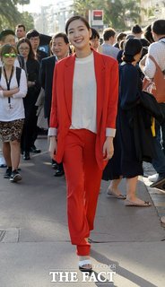 Kim Go-eun feet photo 3