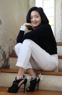 Kim Go-eun feet photo 13