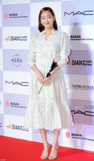 Kim Go-eun feet photo 8