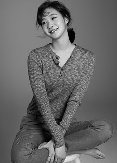 Kim Go-eun feet photo 11