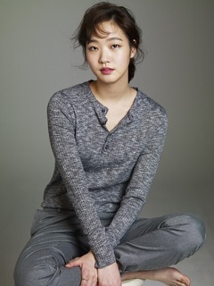 Kim Go-eun feet photo 10