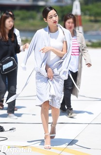Kim Go-eun feet photo 2