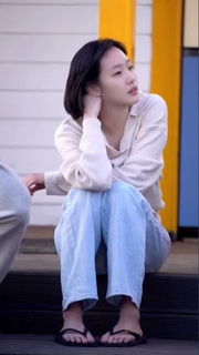 Kim Go-eun feet photo 3