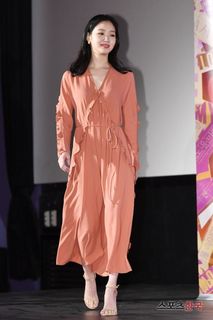 Kim Go-eun feet photo 12