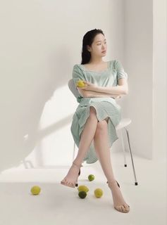 Kim Go-eun feet photo 19