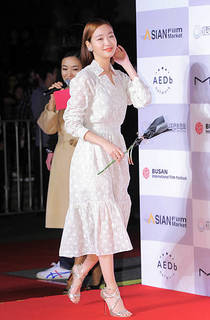 Kim Go-eun feet photo 10