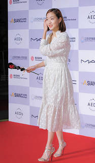 Kim Go-eun feet photo 8