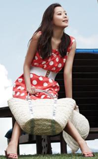 Kim Hee-seon feet photo 2