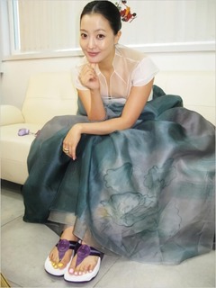 Kim Hee-seon feet photo 12