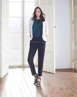 Kim Hee-seon feet photo 3