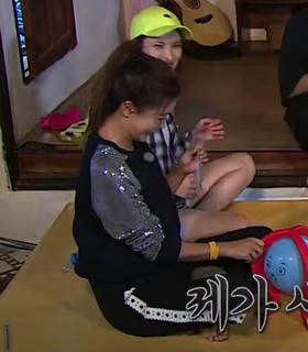 Kim Hee-seon feet photo 6