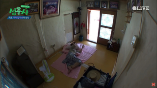 Kim Hee-seon feet photo 14