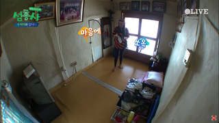 Kim Hee-seon feet photo 11