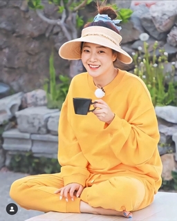 Kim Hee-seon feet photo 8