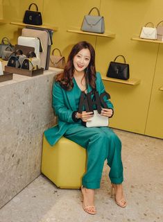 Kim Hee-seon feet photo 9
