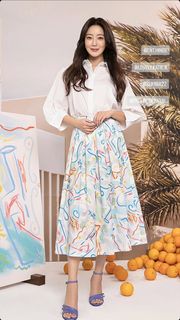 Kim Hee-seon feet photo 2