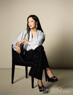 Kim Hee-seon feet photo 12