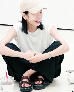 Kim Ji Yeon feet photo thumbnail