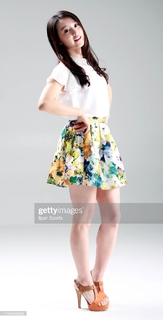 Kim Ji-won feet photo thumbnail