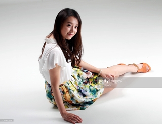 Kim Ji-won feet photo thumbnail