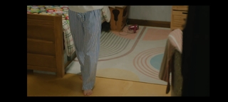 Kim Ji-won feet photo thumbnail