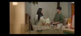 Kim Ji-won feet photo thumbnail