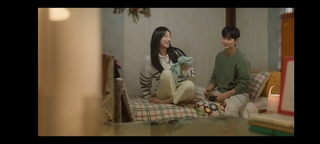 Kim Ji-won feet photo thumbnail