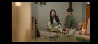 Kim Ji-won feet photo thumbnail