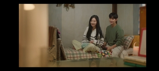Kim Ji-won feet photo thumbnail
