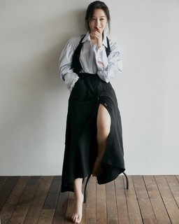 Kim Ji-won feet photo thumbnail