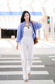 Kim Ji-won feet photo thumbnail