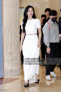 Kim Ji-won feet photo thumbnail