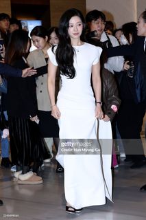 Kim Ji-won feet photo thumbnail