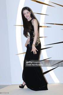 Kim Ji-won feet photo 2