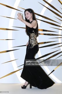 Kim Ji-won feet photo 1