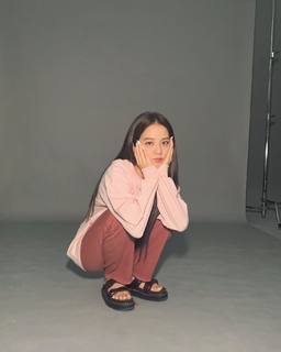 Kim Jisoo feet photo 11