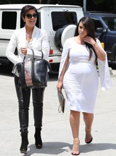 Kim Kardashian feet photo thumbnail