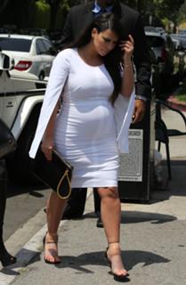 Kim Kardashian feet photo thumbnail