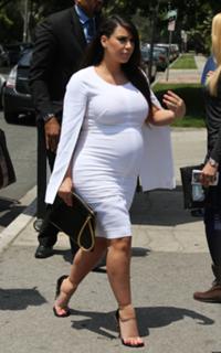 Kim Kardashian feet photo thumbnail