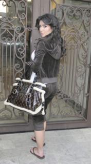 Kim Kardashian feet photo thumbnail