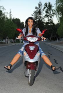 Kim Kardashian feet photo thumbnail