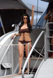 Kim Kardashian feet photo thumbnail