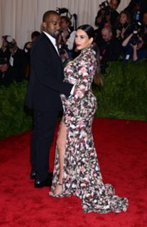 Kim Kardashian feet photo thumbnail