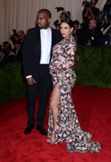 Kim Kardashian feet photo thumbnail