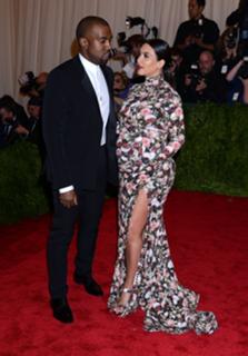 Kim Kardashian feet photo thumbnail