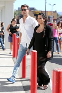 Kim Kardashian feet photo thumbnail